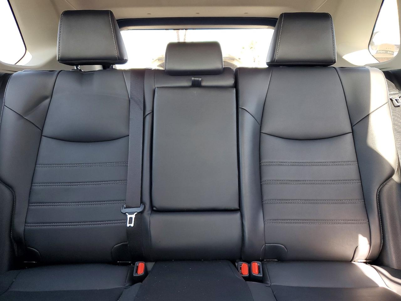 2022 TOYOTA RAV4 XLE PREMIUM photo 19