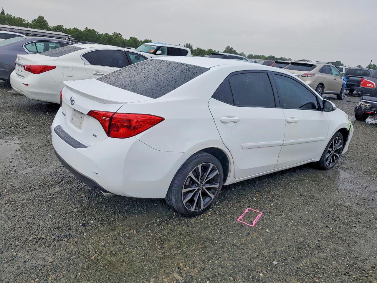 2017 TOYOTA COROLLA SE photo 3