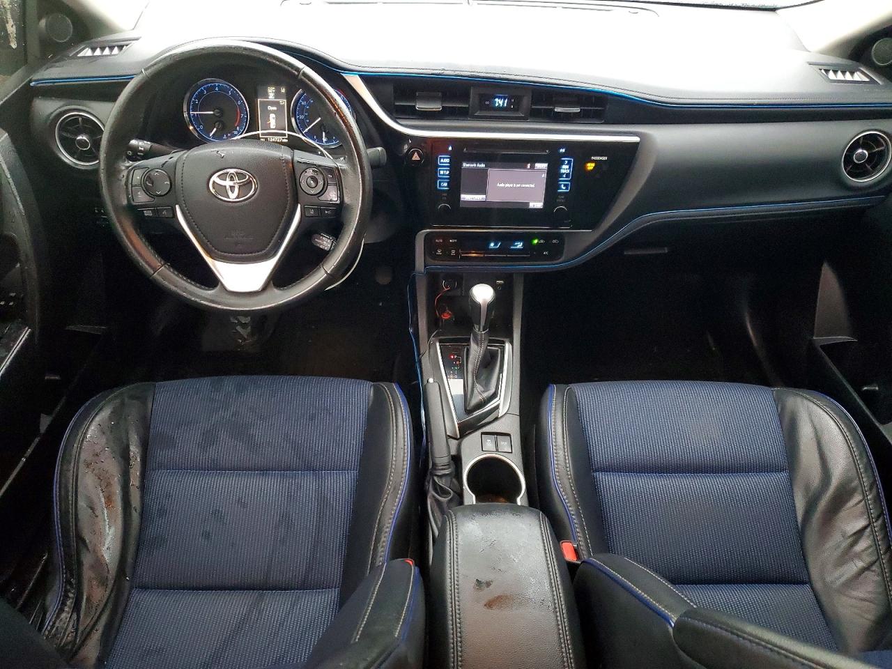 2017 TOYOTA COROLLA SE photo 8