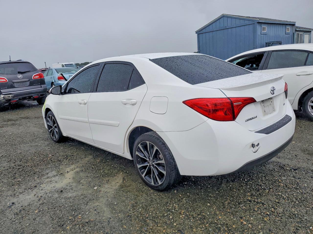 2017 TOYOTA COROLLA SE photo 2
