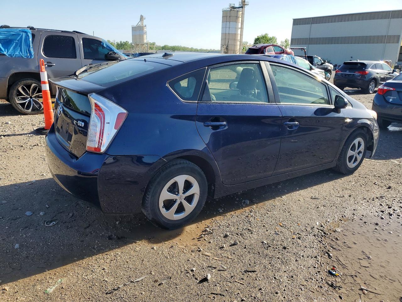 2013 TOYOTA PRIUS FOUR photo 5