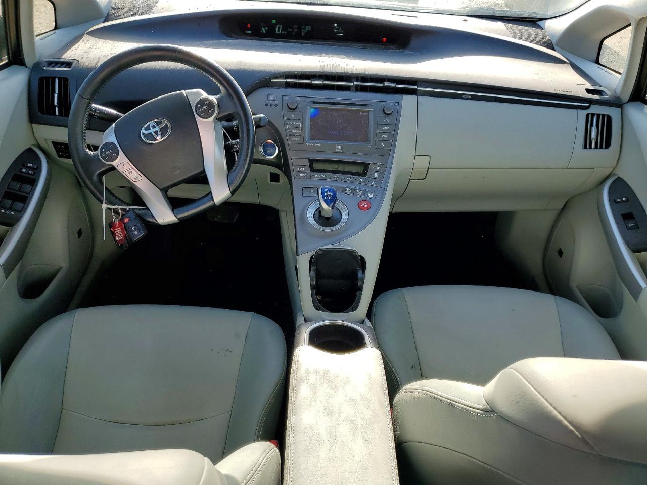 2013 TOYOTA PRIUS FOUR photo 15