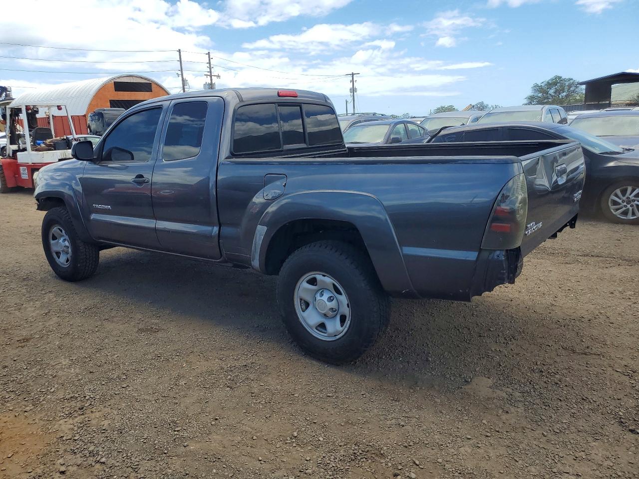 2013 TOYOTA TACOMA photo 2