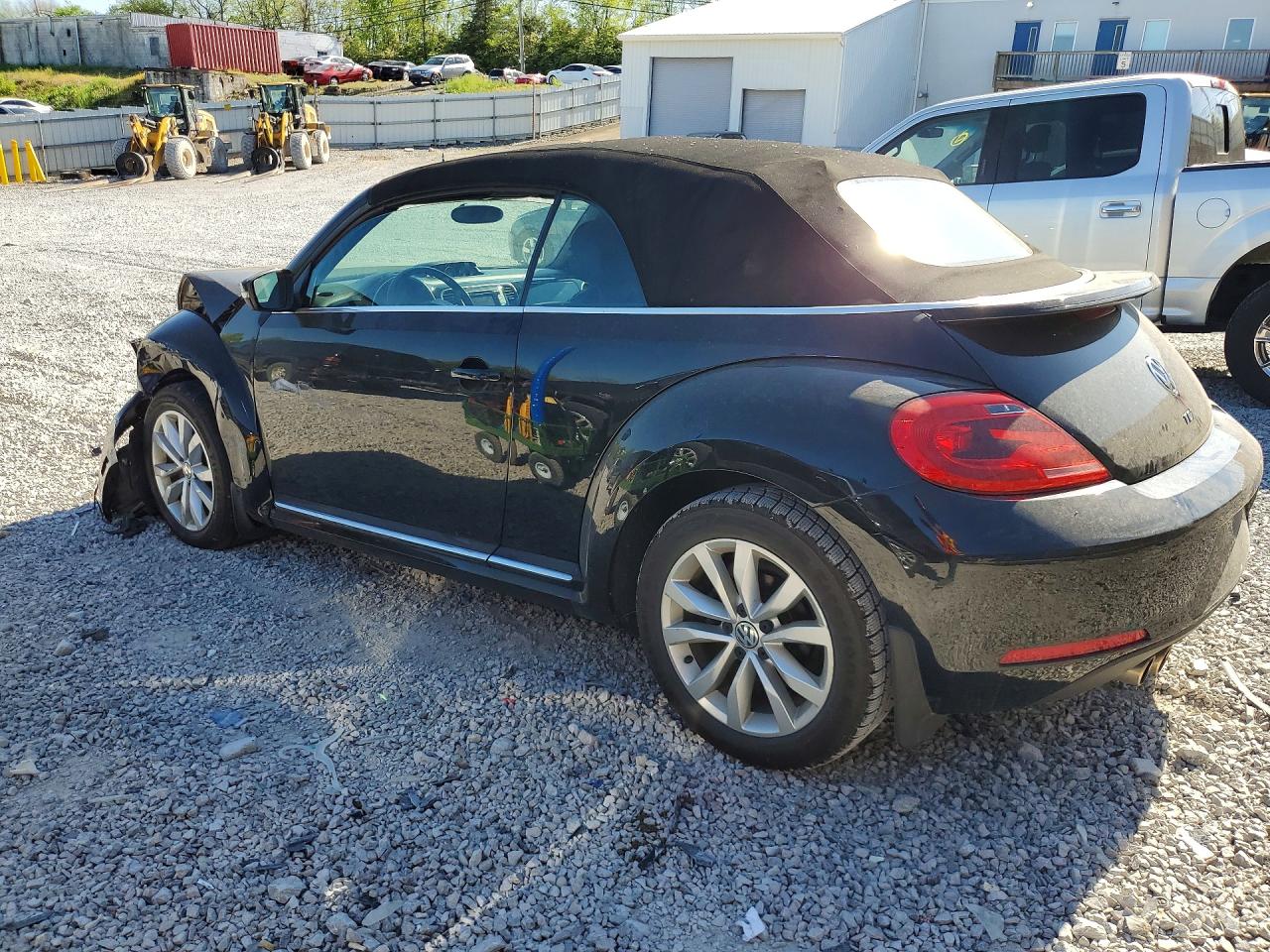 2013 VOLKSWAGEN BEETLE photo 3