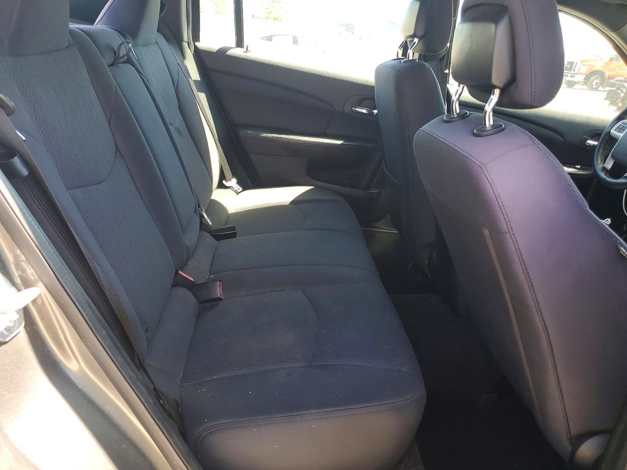 2013 CHRYSLER 200 TOURING photo 28