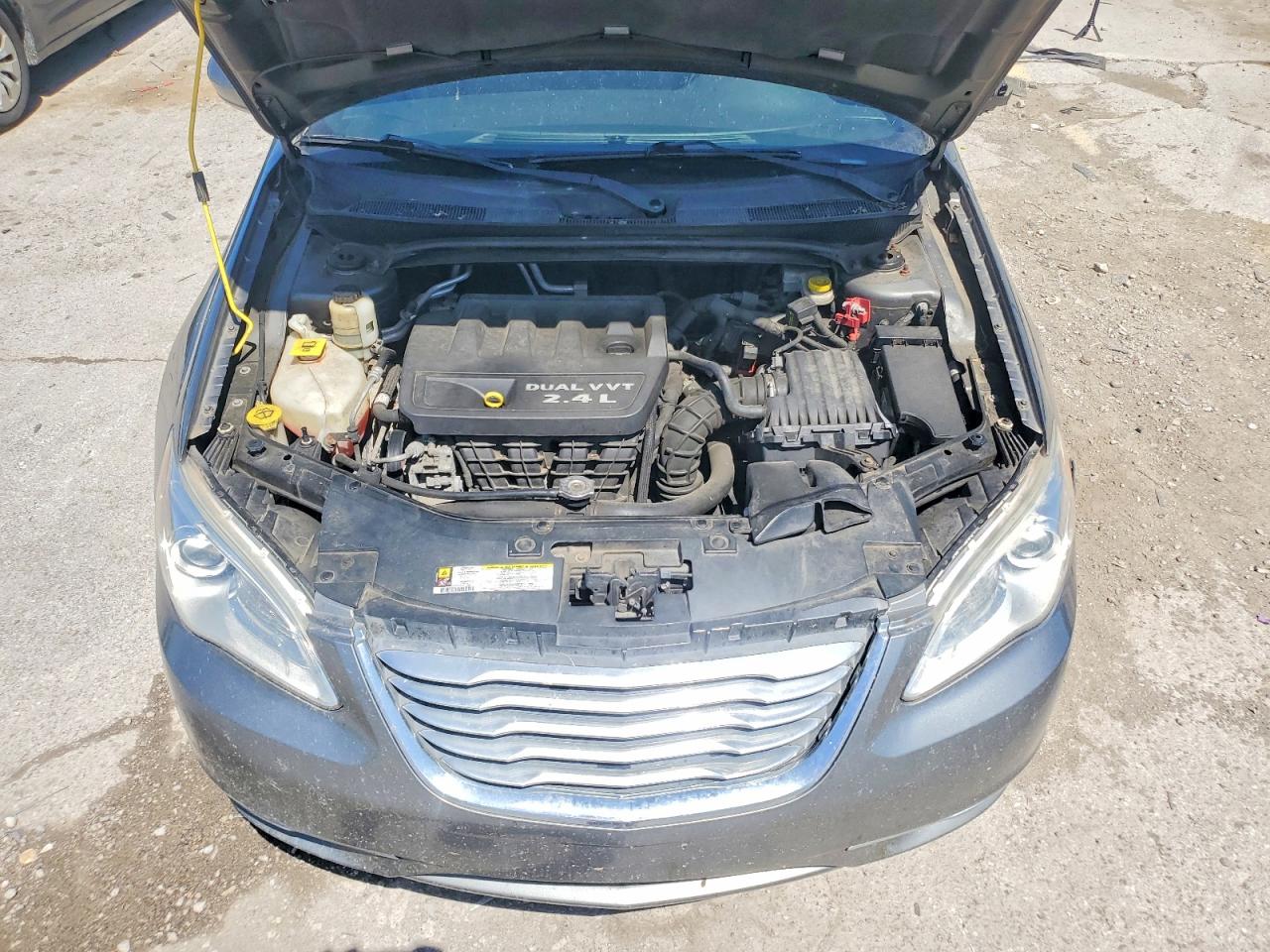 2013 CHRYSLER 200 TOURING photo 31