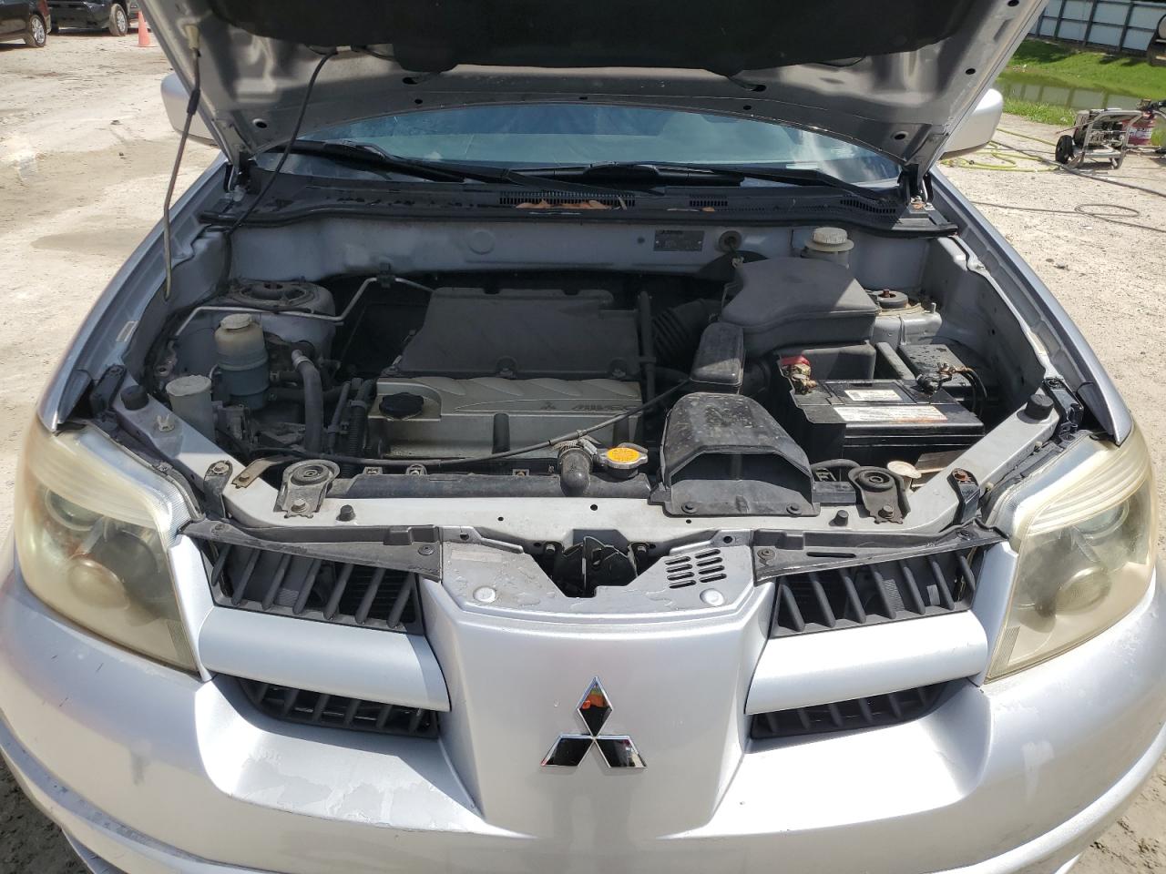 2005 MITSUBISHI OUTLANDER LIMITED photo 12