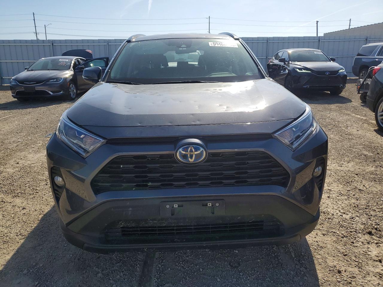2021 TOYOTA RAV4 XLE photo 5