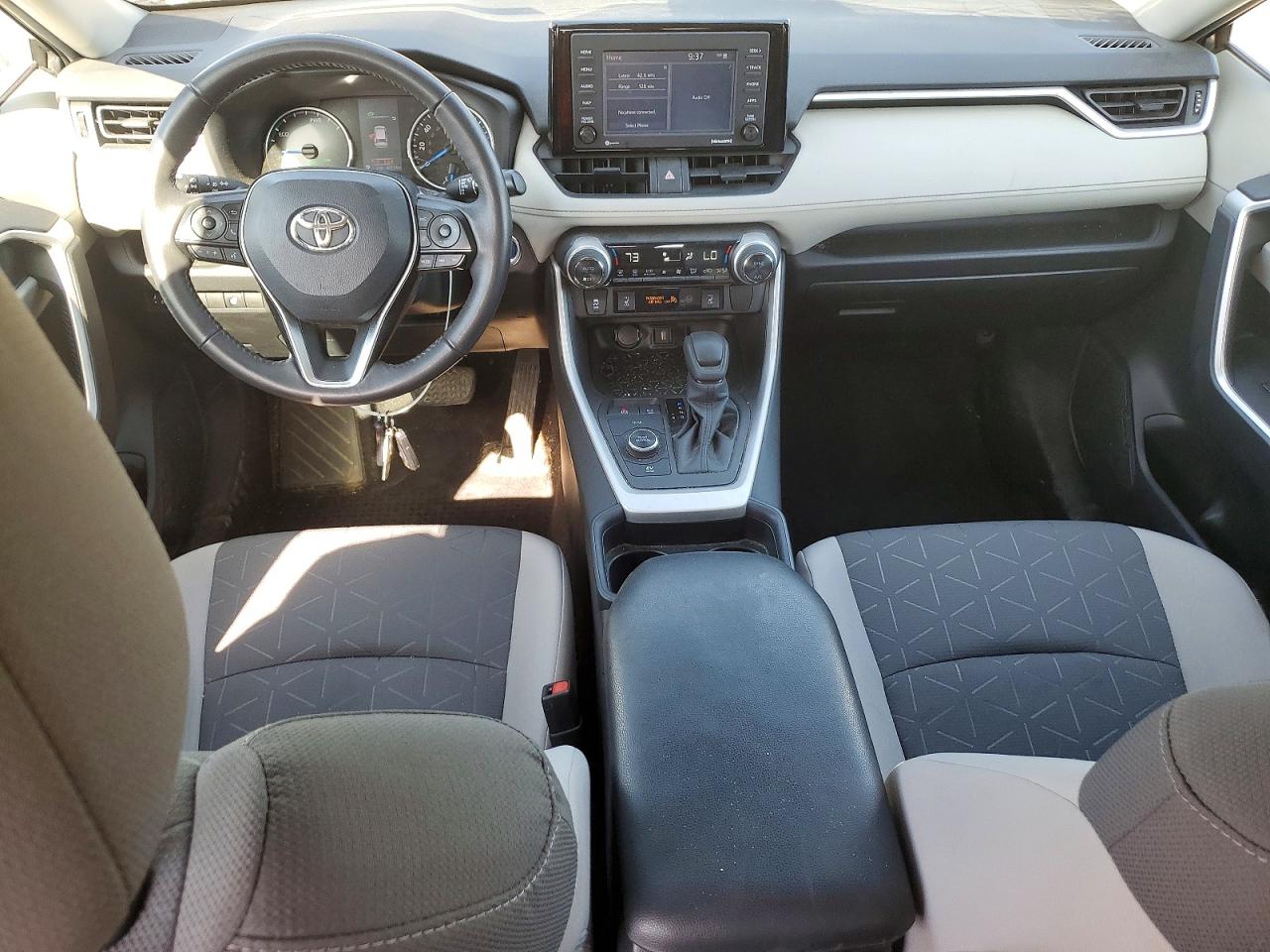 2021 TOYOTA RAV4 XLE photo 8