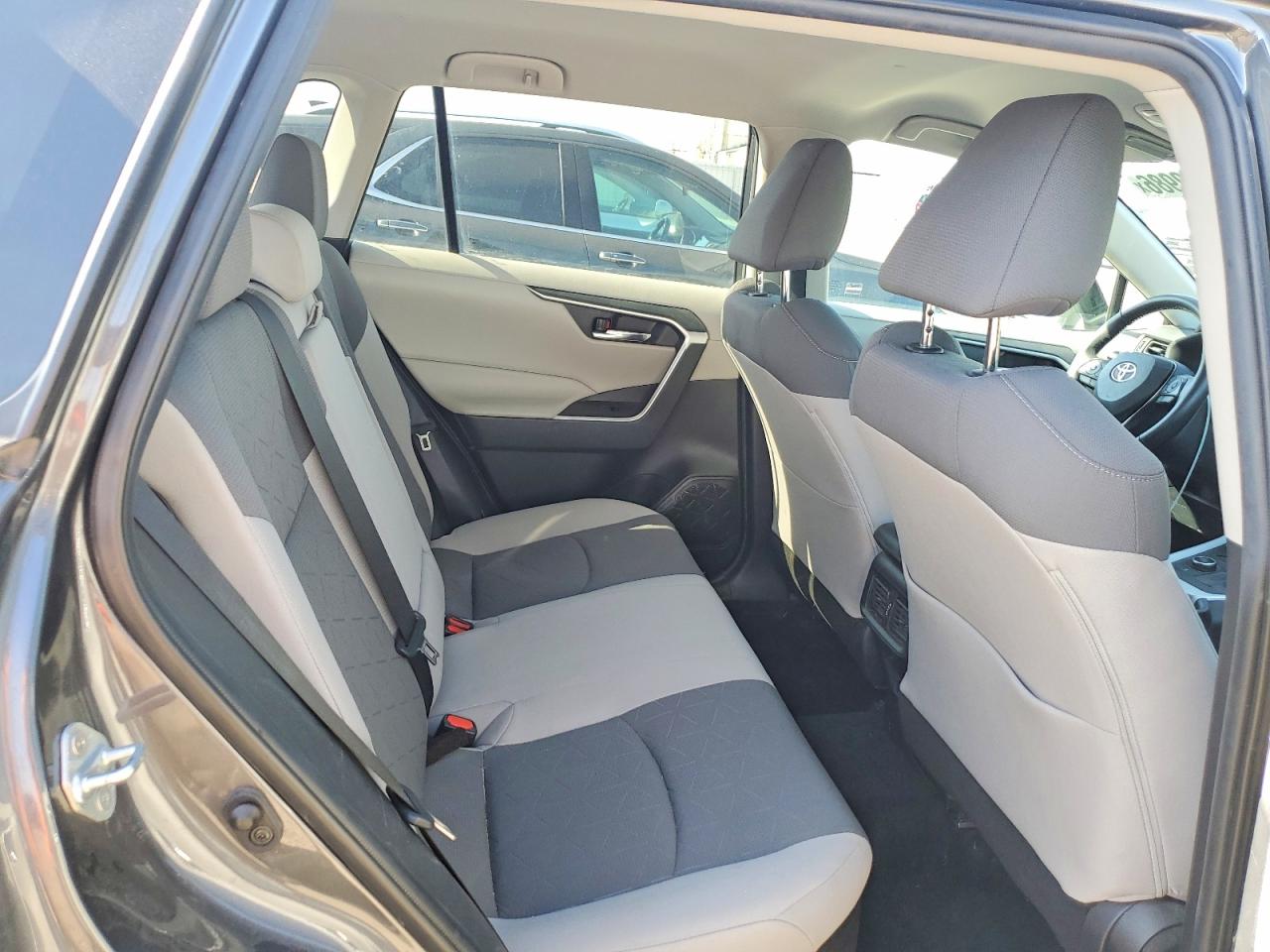 2021 TOYOTA RAV4 XLE photo 11