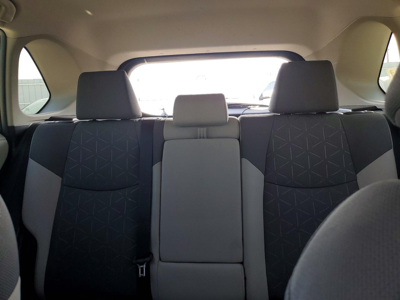 2021 TOYOTA RAV4 XLE photo 10