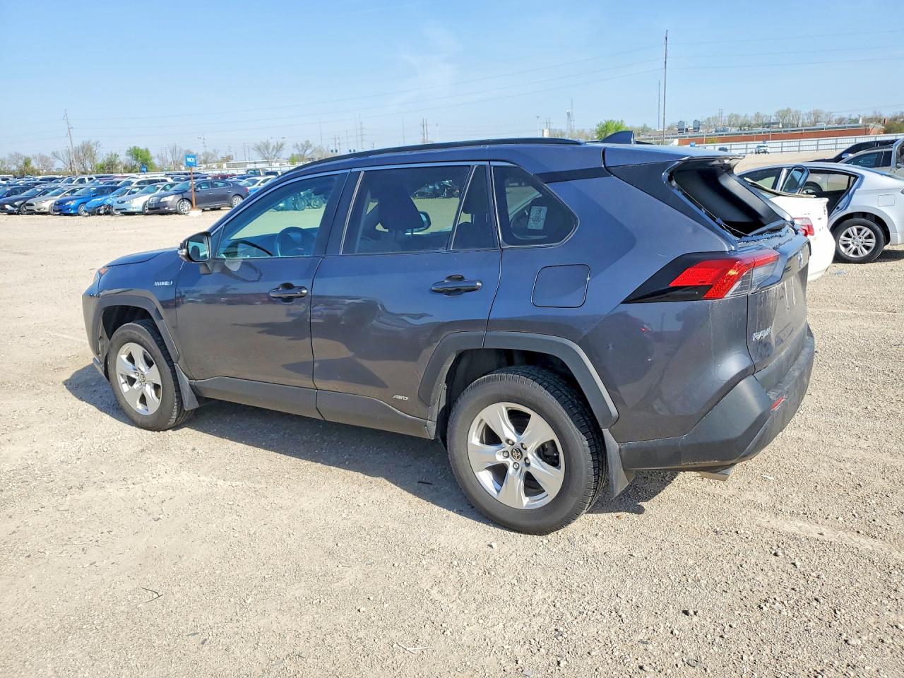 2021 TOYOTA RAV4 XLE photo 2
