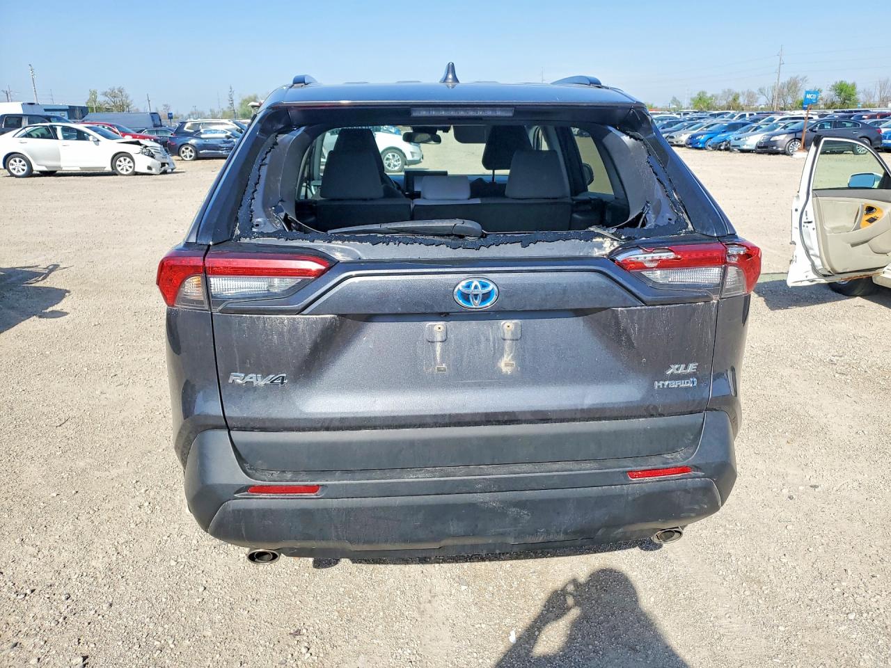 2021 TOYOTA RAV4 XLE photo 6