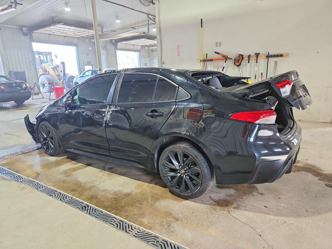 2023 TOYOTA COROLLA SE photo 3