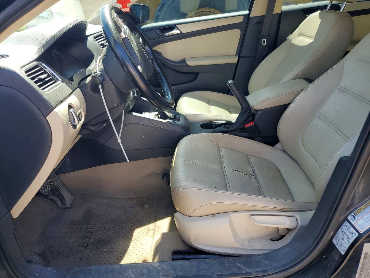 2011 VOLKSWAGEN JETTA SE photo 13