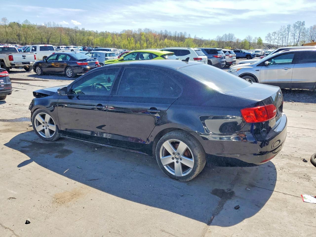 2011 VOLKSWAGEN JETTA SE photo 3