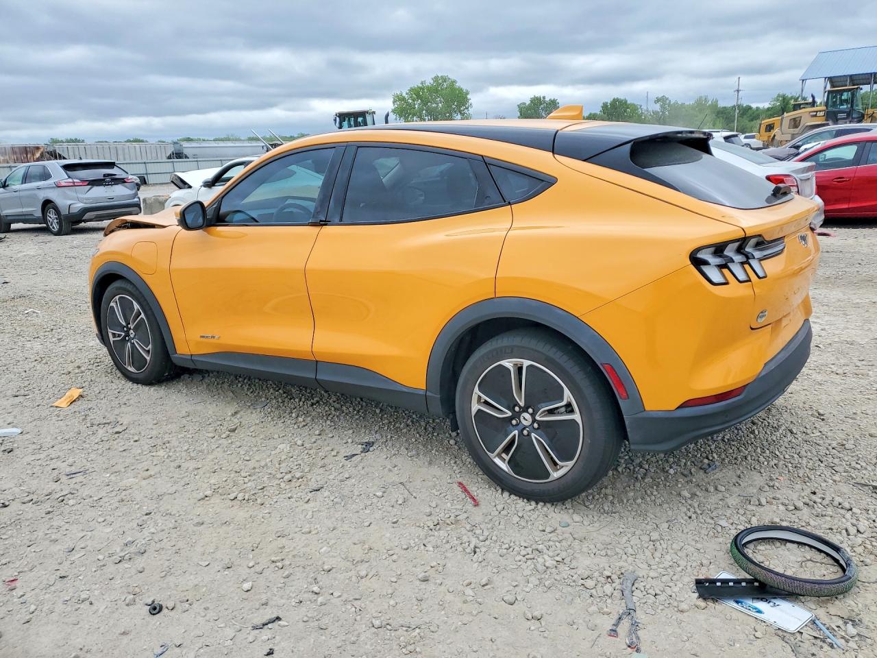 2022 FORD MUSTANG MACH-E SELECT photo 4