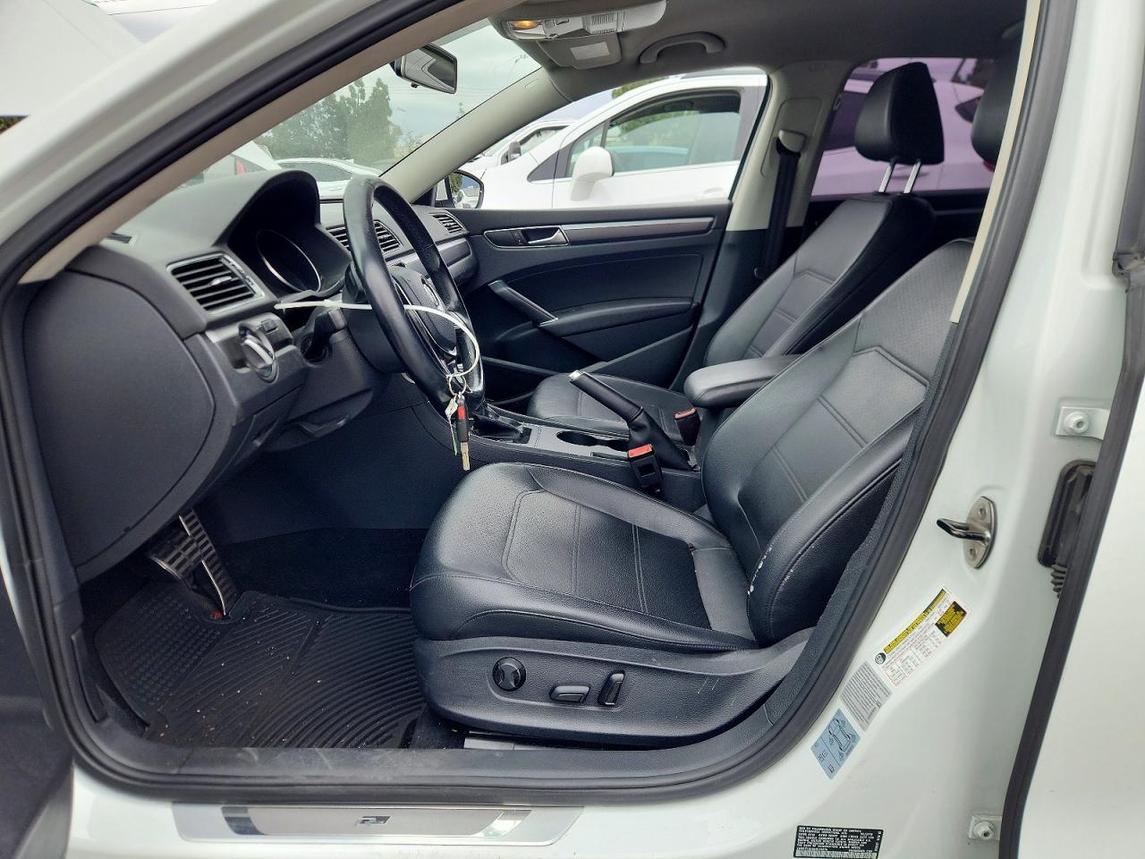 2017 VOLKSWAGEN PASSAT R-LINE photo 13