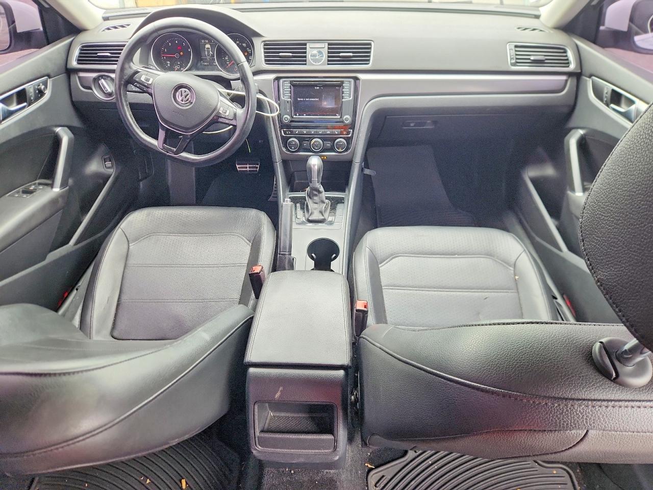 2017 VOLKSWAGEN PASSAT R-LINE photo 15