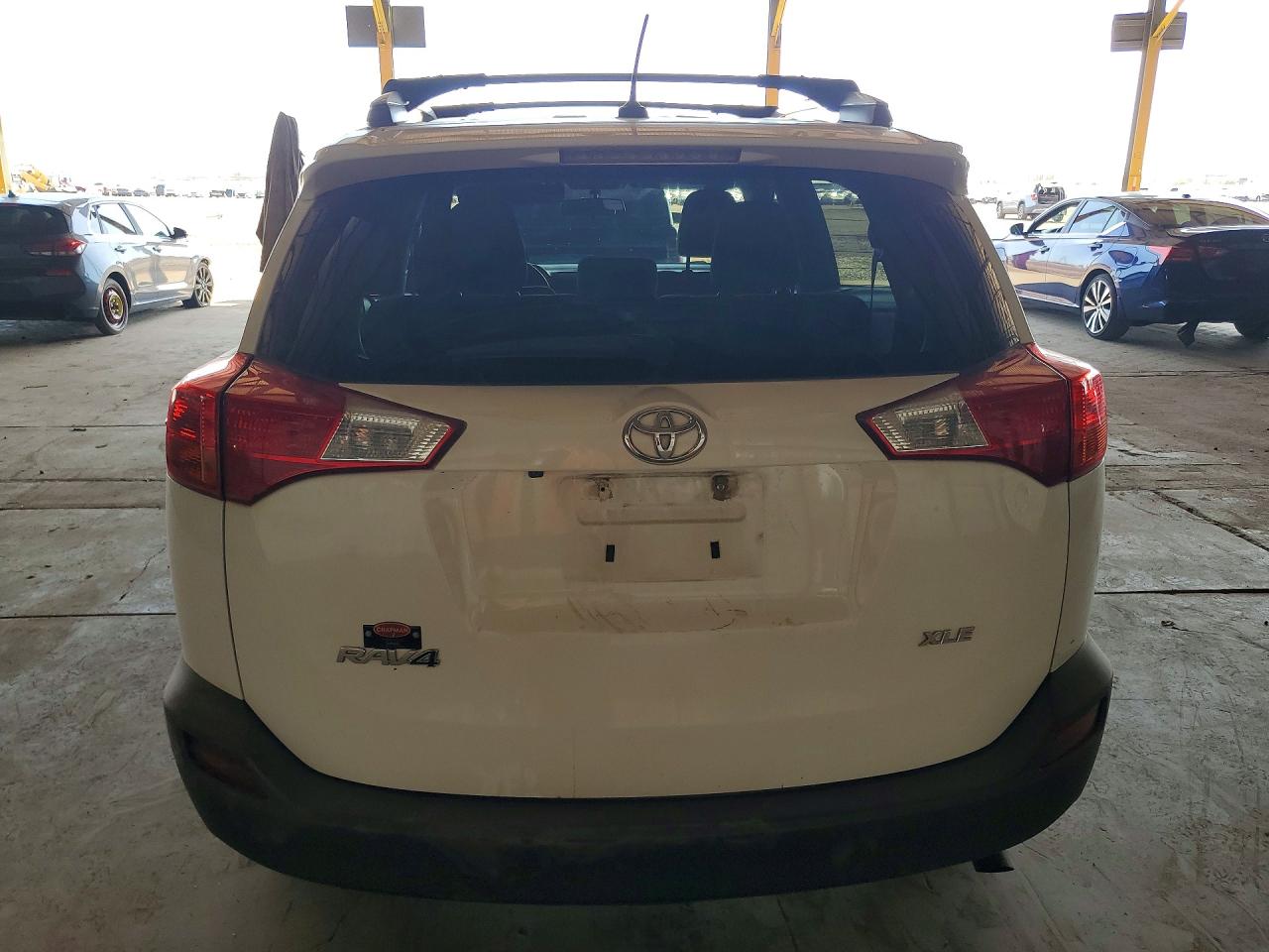 2014 TOYOTA RAV4 XLE photo 11