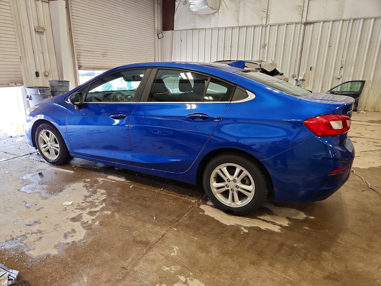 2016 CHEVROLET CRUZE LT photo 2