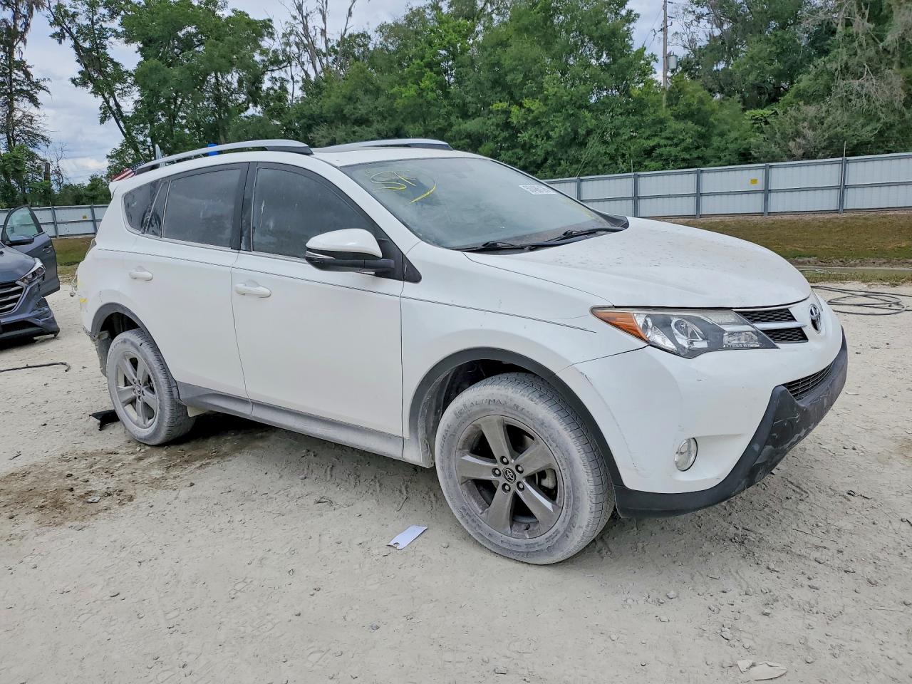 2015 TOYOTA RAV4 XLE photo 7