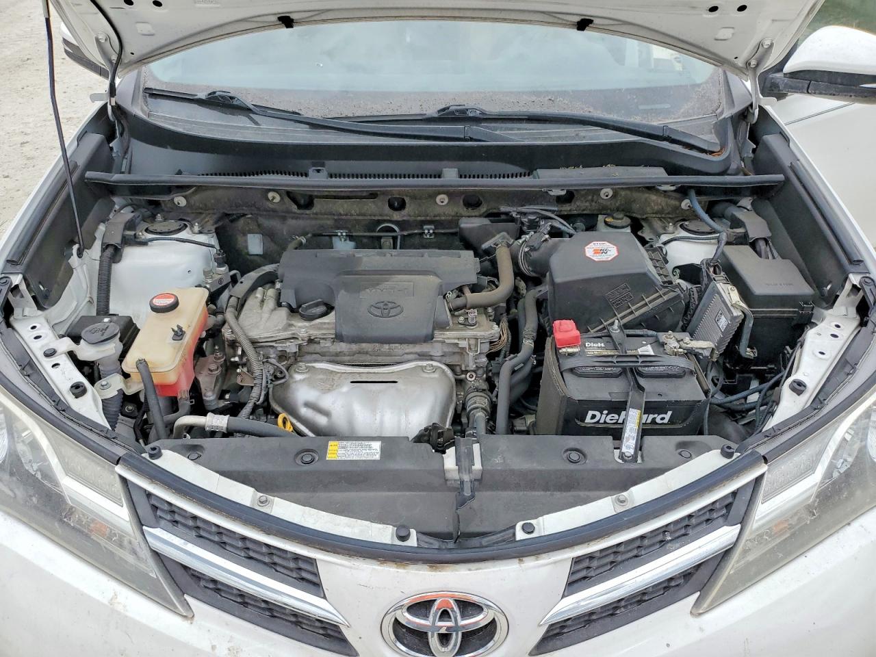 2015 TOYOTA RAV4 XLE photo 23