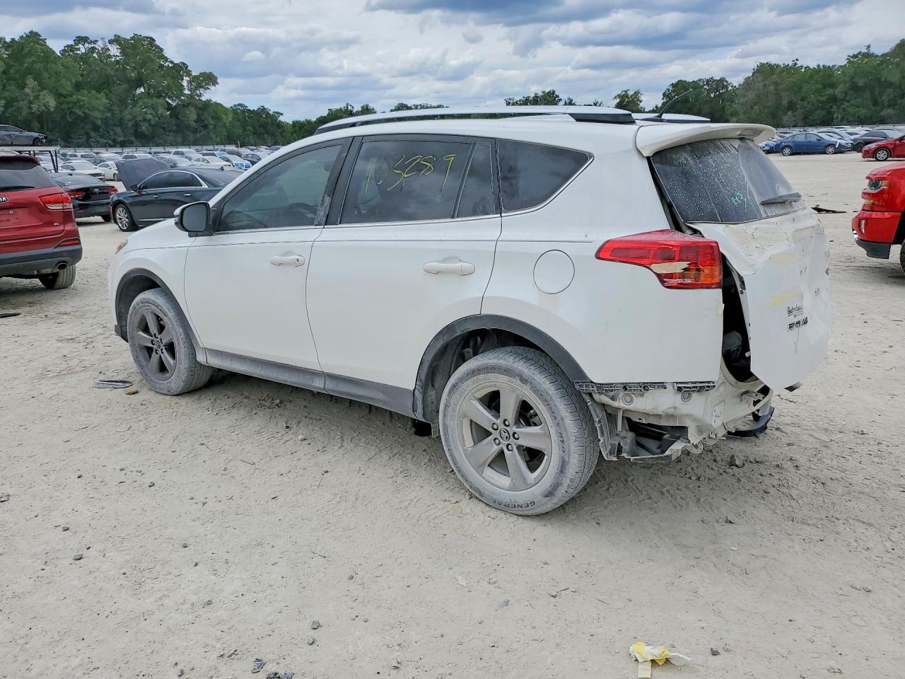 2015 TOYOTA RAV4 XLE photo 3