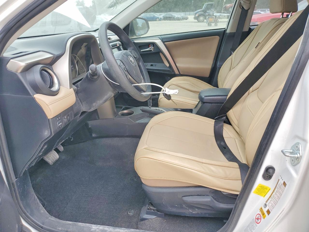 2015 TOYOTA RAV4 XLE photo 13