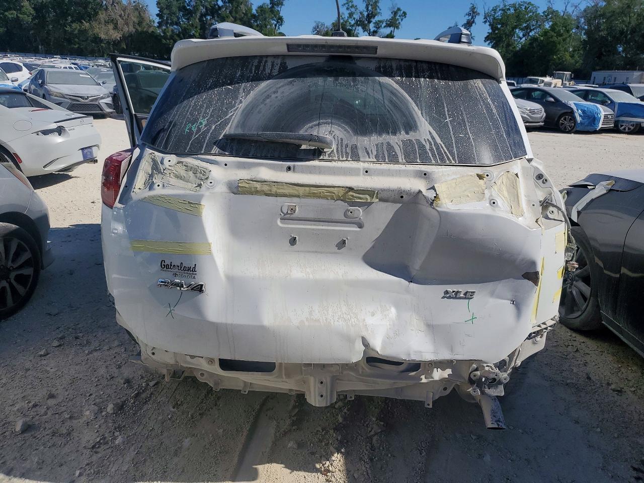 2015 TOYOTA RAV4 XLE photo 11