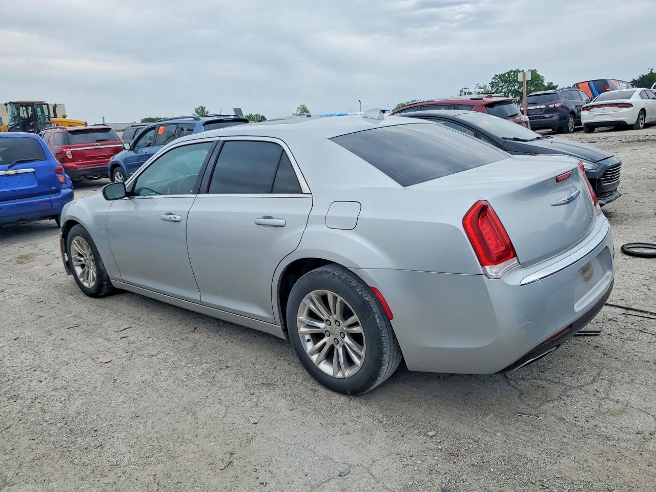 2019 CHRYSLER 300 TOURING photo 3