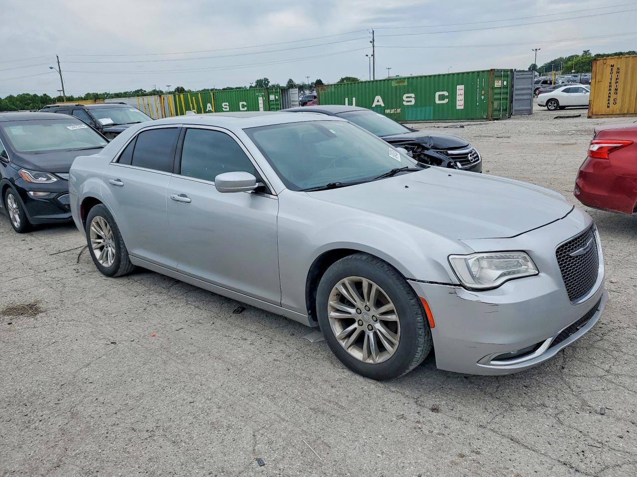 2019 CHRYSLER 300 TOURING photo 7