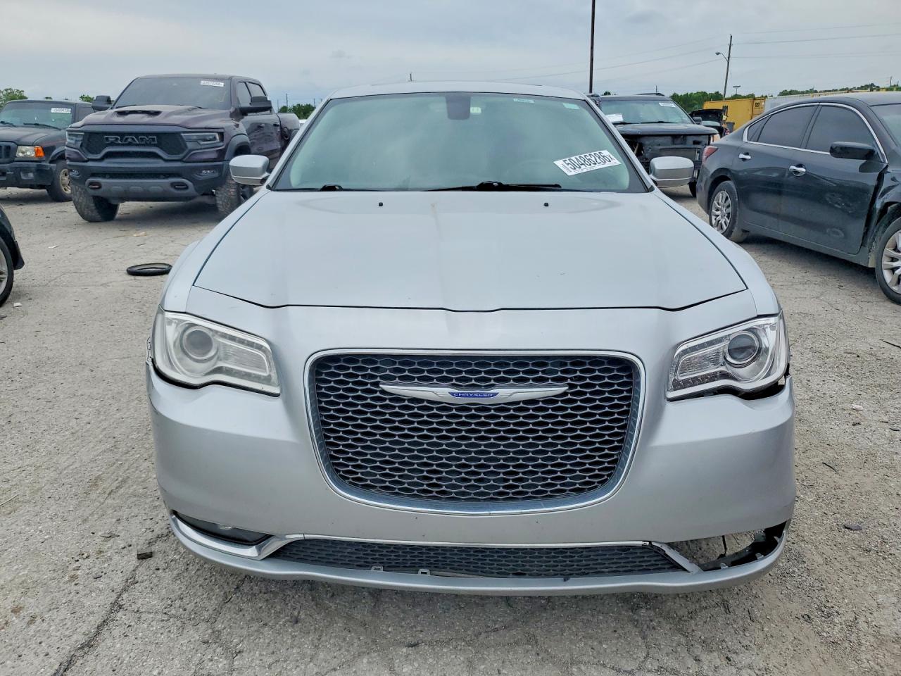 2019 CHRYSLER 300 TOURING photo 9