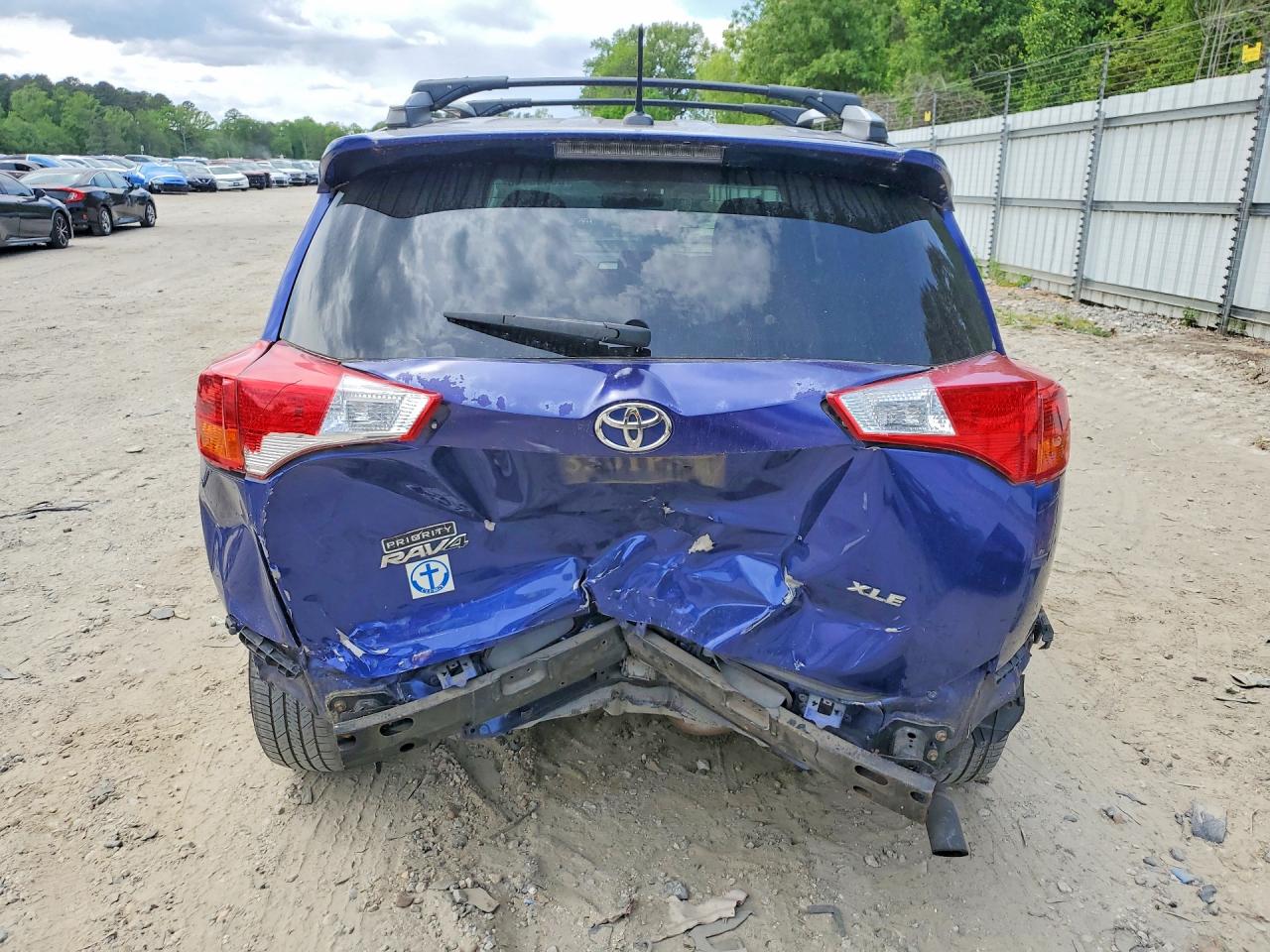 2014 TOYOTA RAV4 XLE photo 11