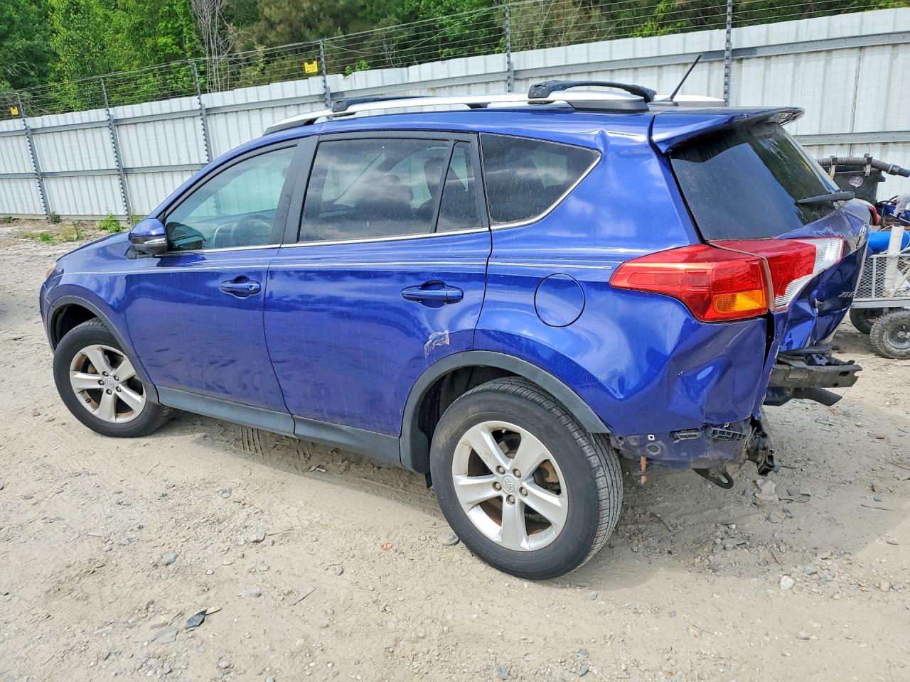 2014 TOYOTA RAV4 XLE photo 3