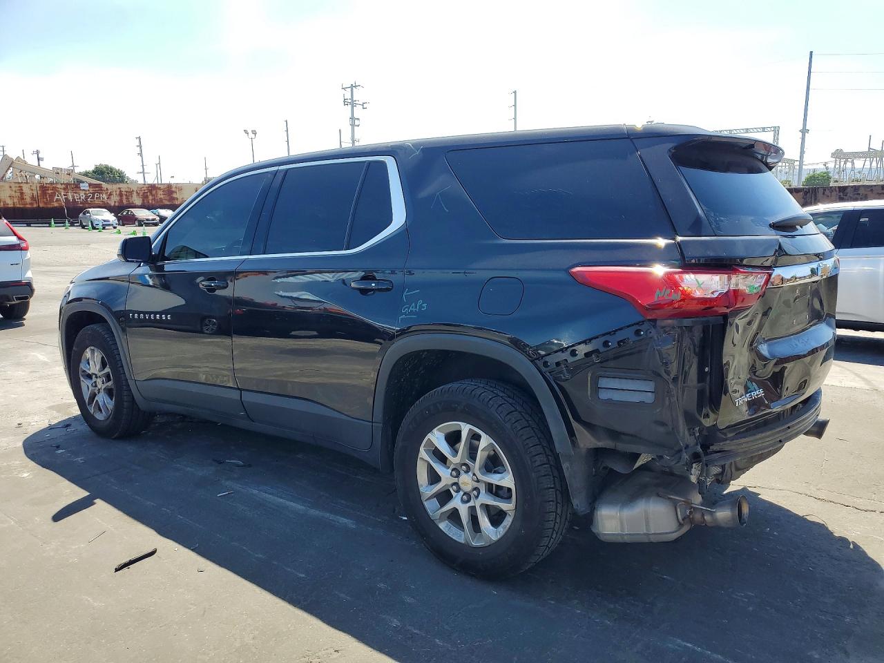 2020 CHEVROLET TRAVERSE LS photo 4