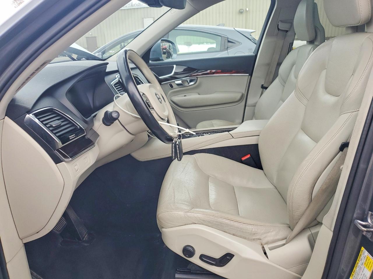 2017 VOLVO XC90 T6 photo 19