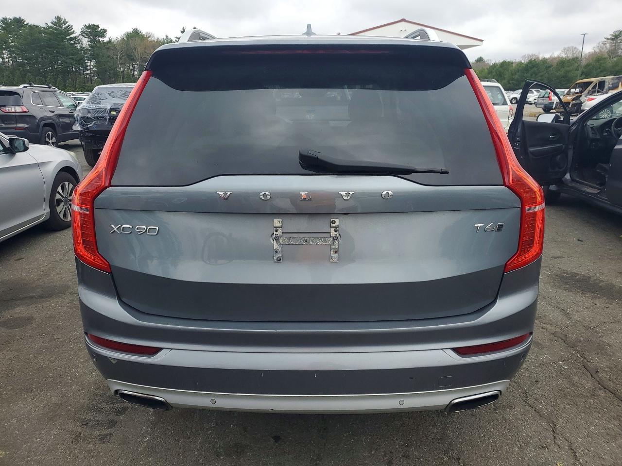 2017 VOLVO XC90 T6 photo 16