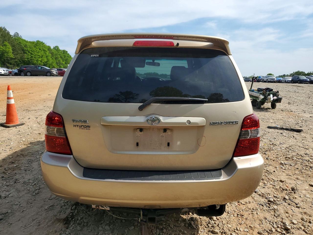 2004 TOYOTA HIGHLANDER BASE photo 16