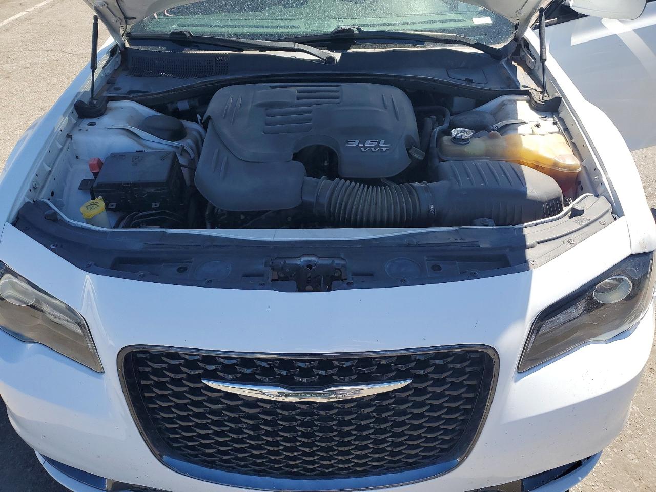 2019 CHRYSLER 300 S photo 31