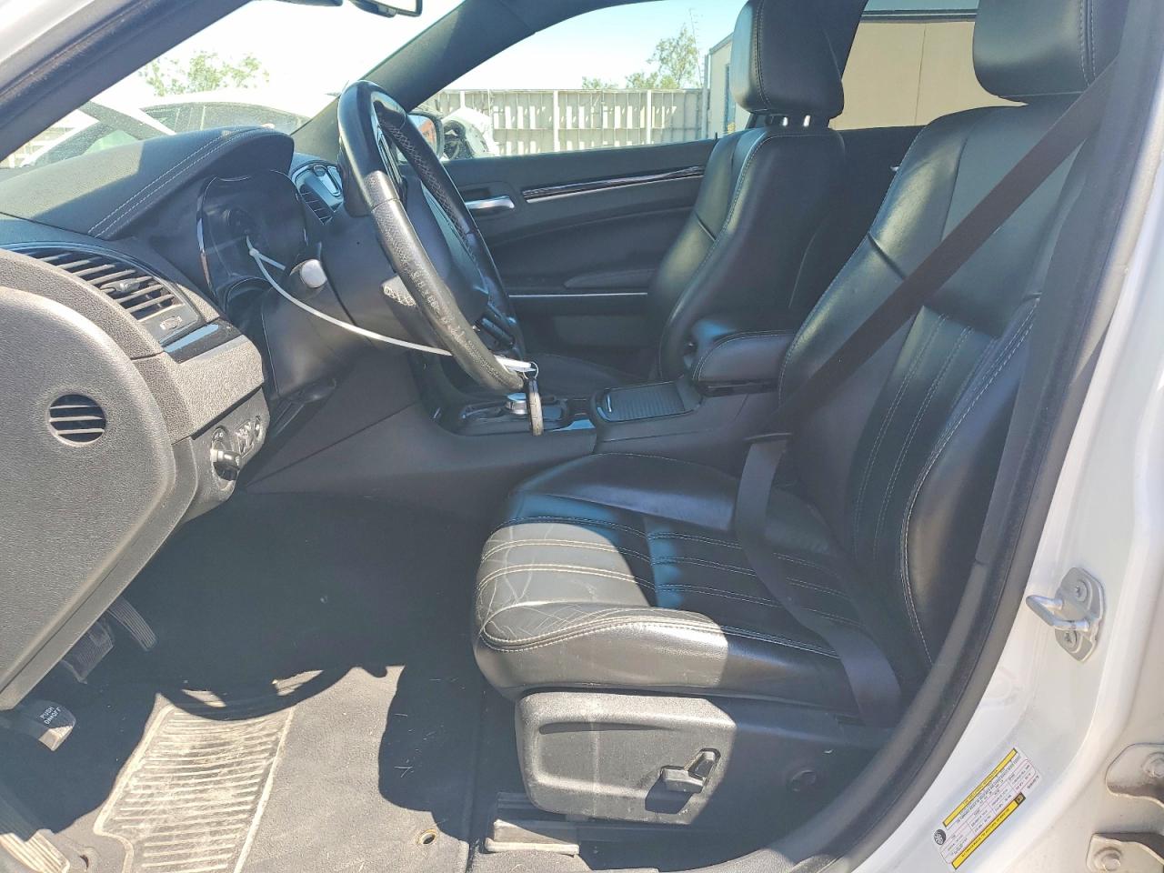 2019 CHRYSLER 300 S photo 19