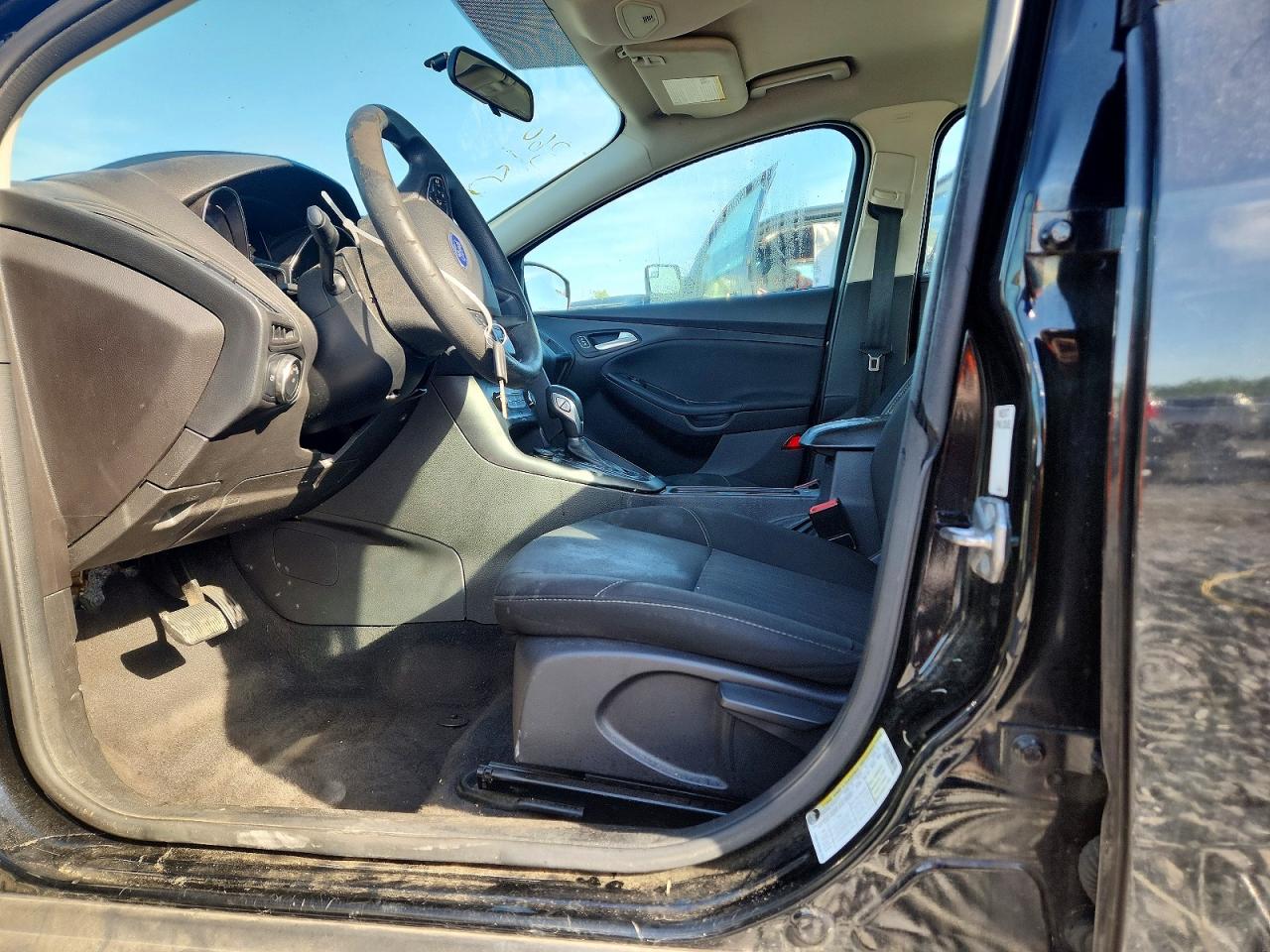 2018 FORD FOCUS SE photo 13