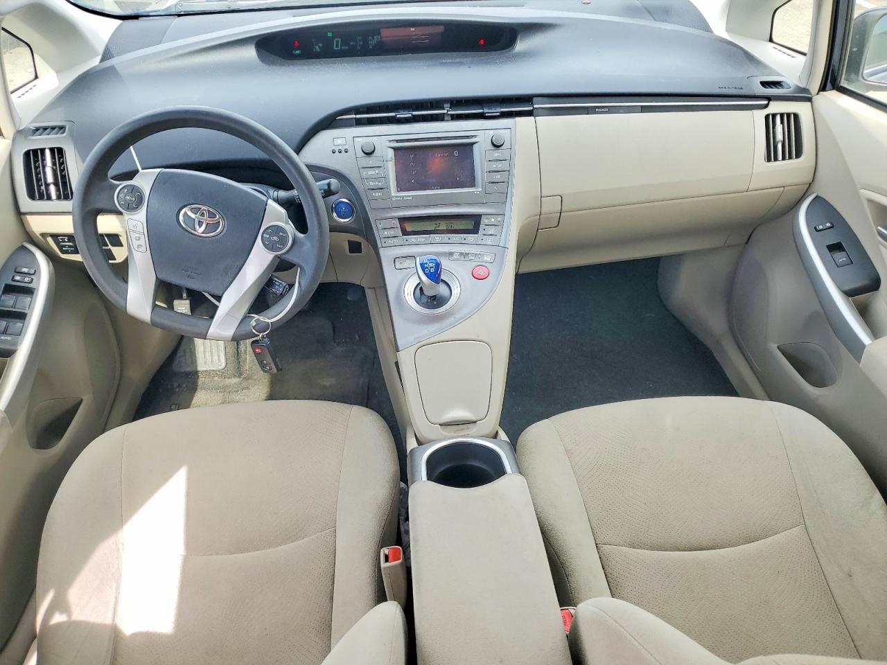 2014 TOYOTA PRIUS THREE photo 8