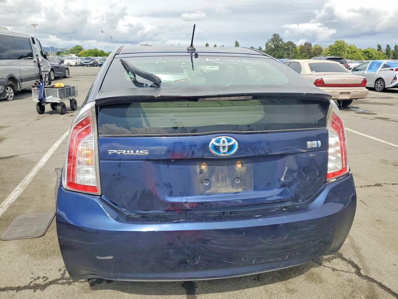 2014 TOYOTA PRIUS THREE photo 6