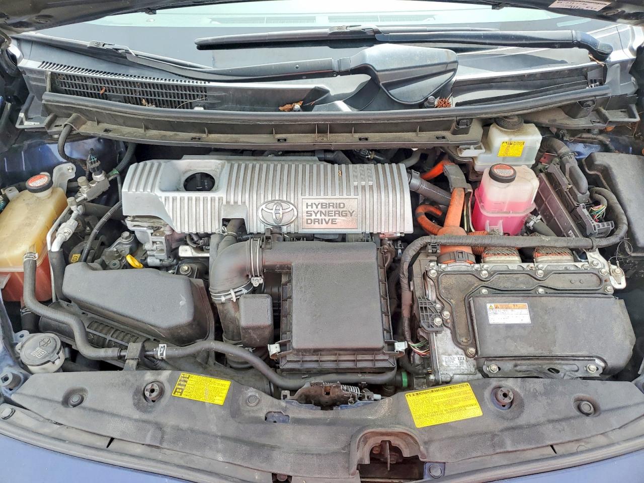 2014 TOYOTA PRIUS THREE photo 11