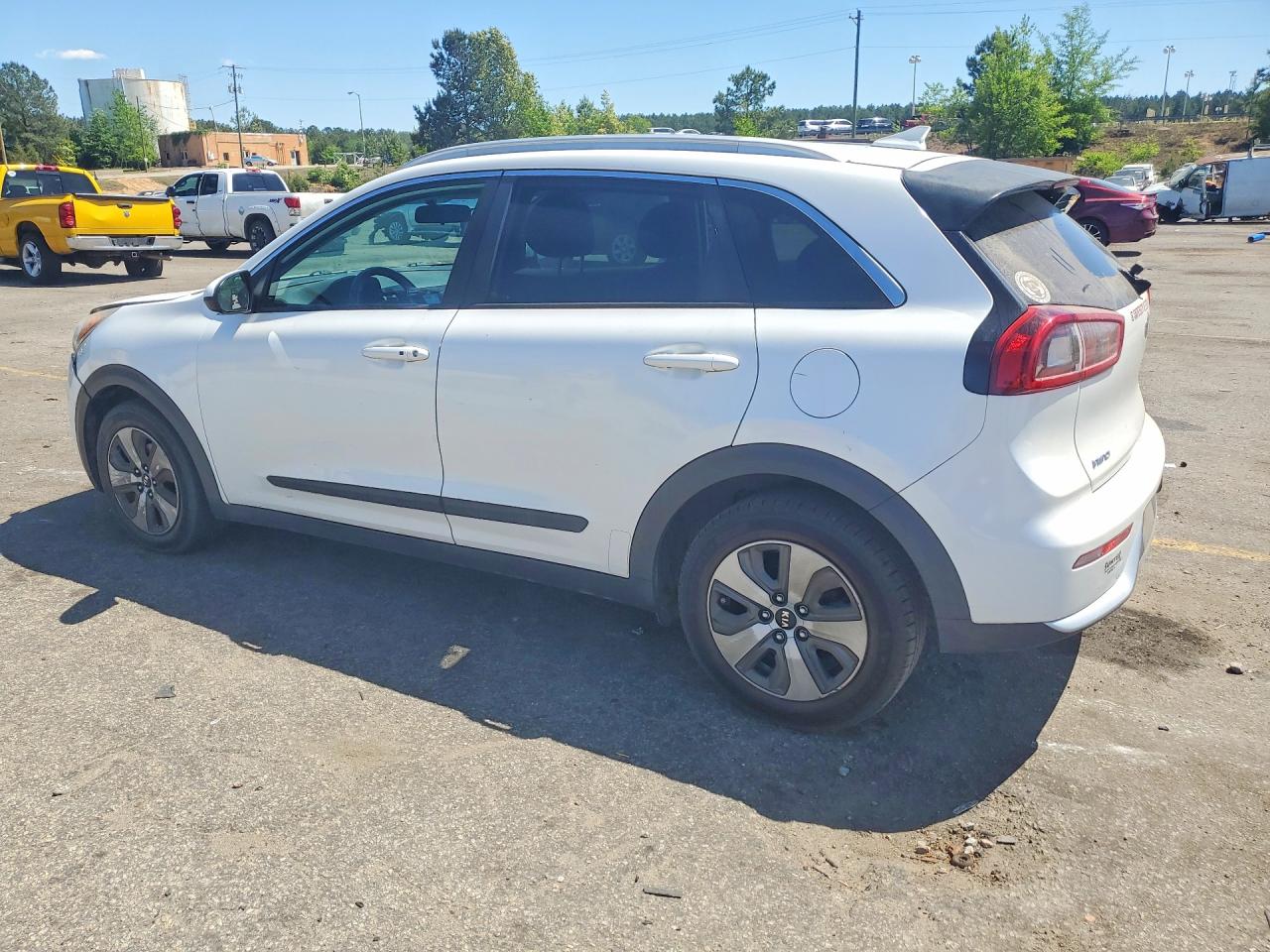 2017 KIA NIRO LX photo 2