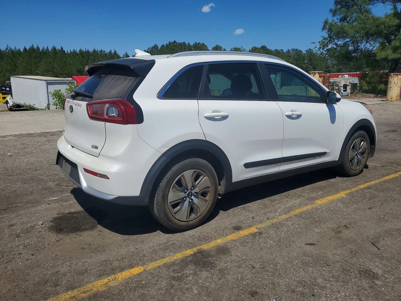 2017 KIA NIRO LX photo 3