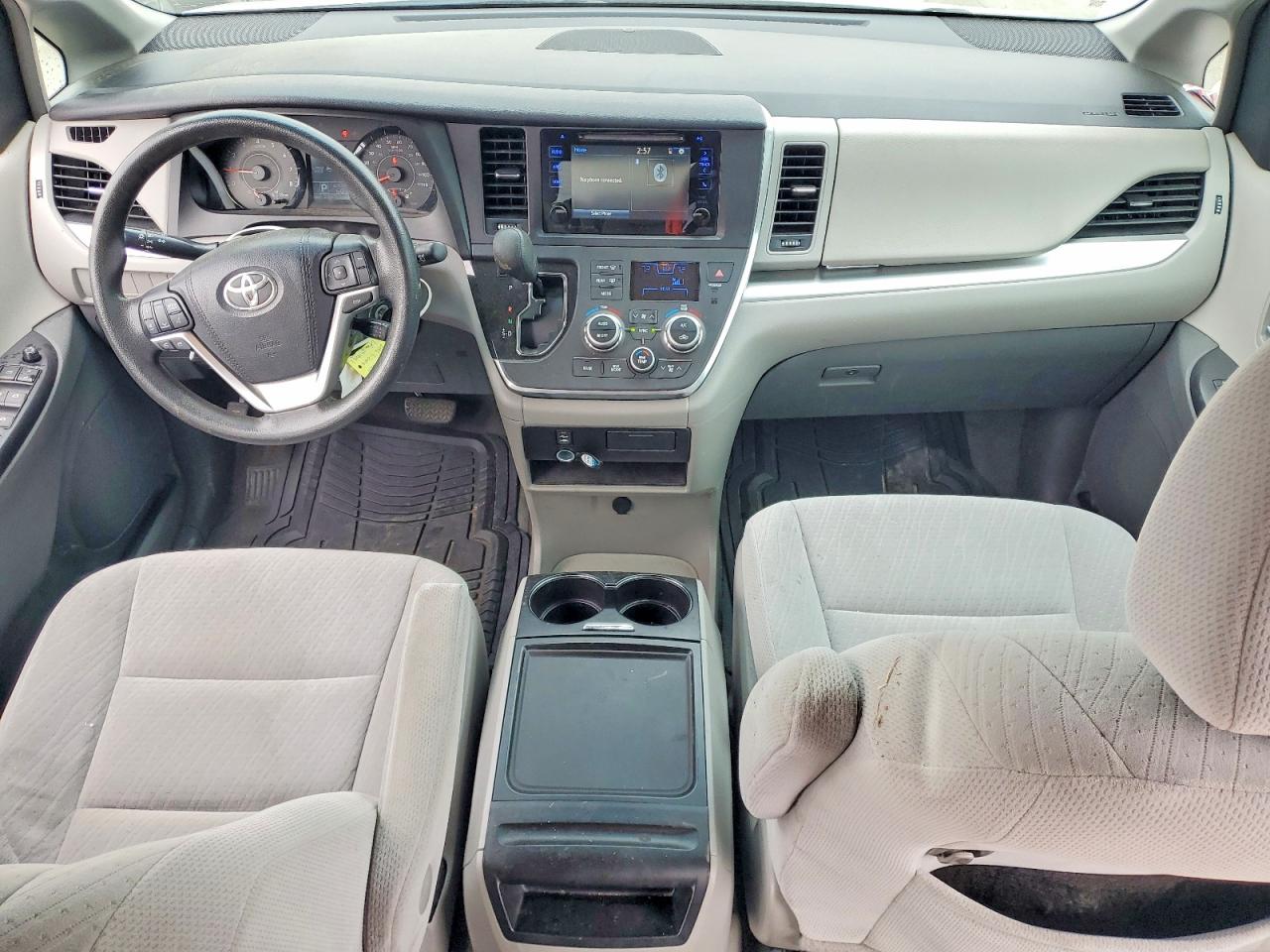 2016 TOYOTA SIENNA LE photo 8