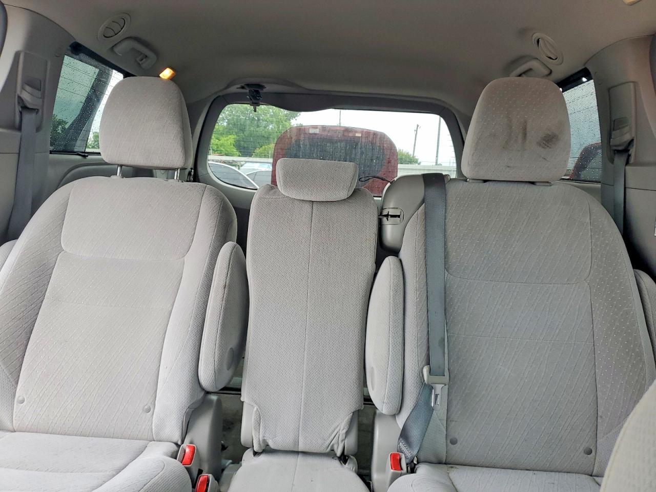 2016 TOYOTA SIENNA LE photo 10