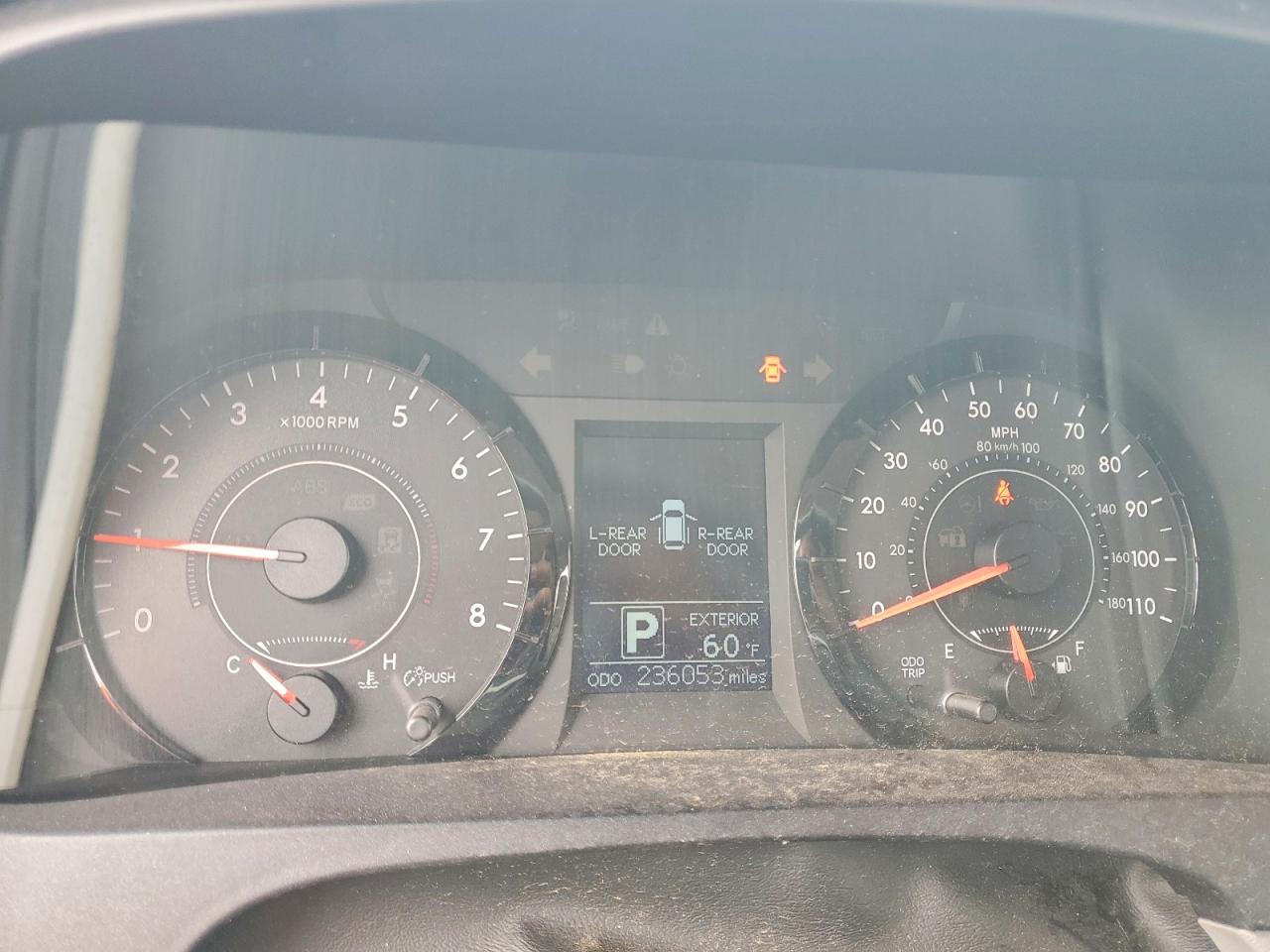 2016 TOYOTA SIENNA LE photo 9